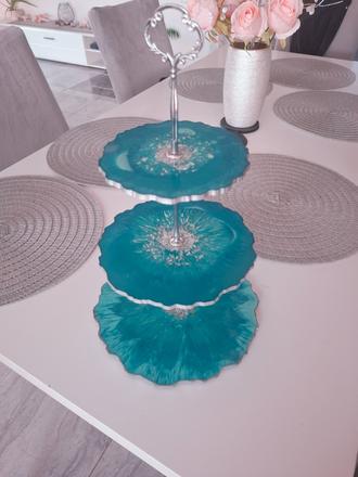 Ručné robeny etažér s epoxidu, 