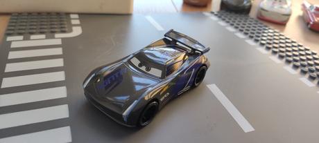 Cars séria mcqueen autá,