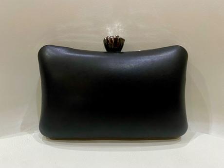 Dámska čierna kabelka, 