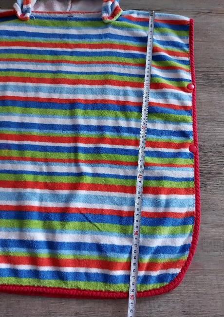 Pásikavé pončo, 104