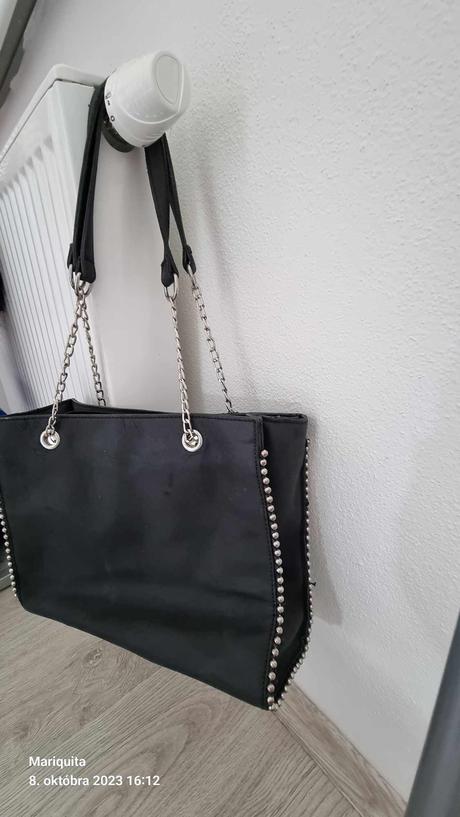 Kabelka s retiazkou,