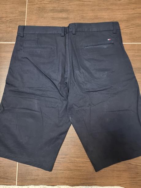 Th kratke nohavice, tommy hilfiger,34