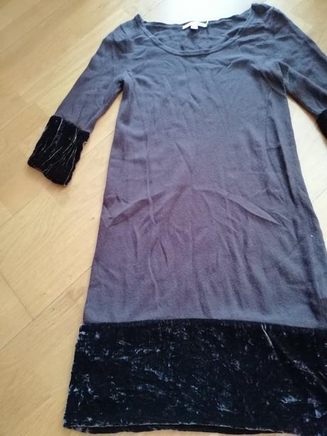 Hnedé šaty so zamatovým okrajom, 36