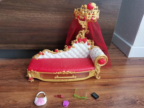 Posteľ pre bábiky monsterky a doplnky, 