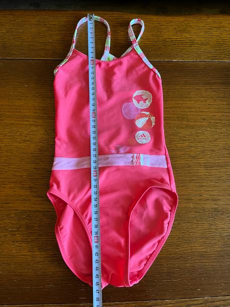 Žiarivé plavky adidas s milými detailmi, adidas,116