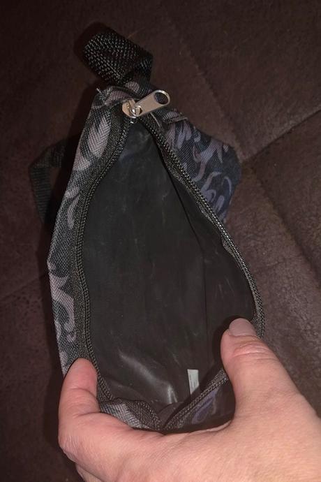 Čiernosivý batoh a ľadvinka, 