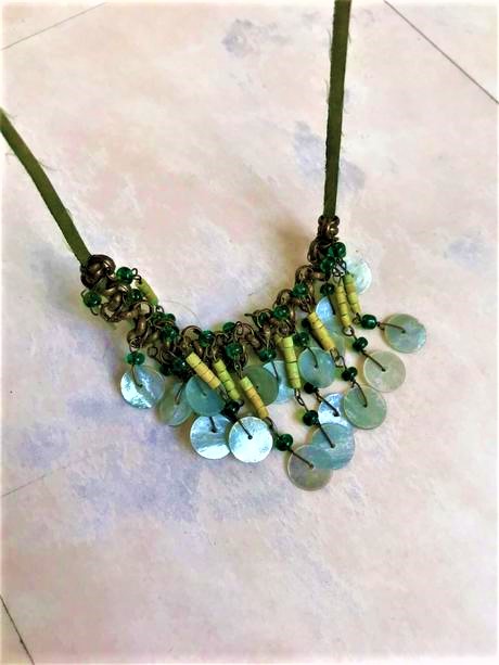 Perleťový náhrdelník,