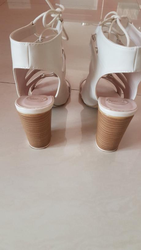 Krémové sandálky, 38