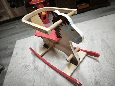 Húpací konik,