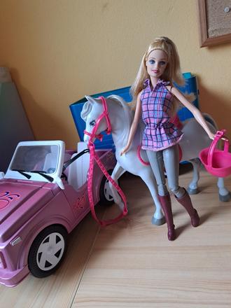 Barbie jazdkyňa s koňom aj s prívesom, 