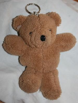 Macko na zavesenie na ruksak, 