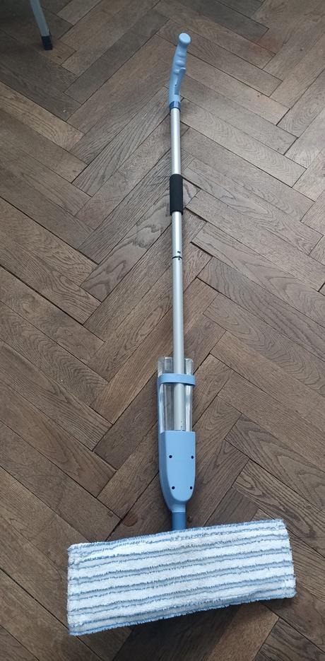 Mop s rozprašovačom, 