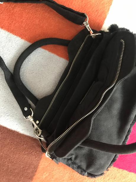 Kabelka do ruky s kozusinkou,18,5 cm x 30 cm, mango