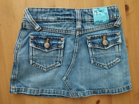 Riflova sukňa protest, 116