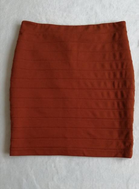 Pekná pohodlná sukňa, amisu,38