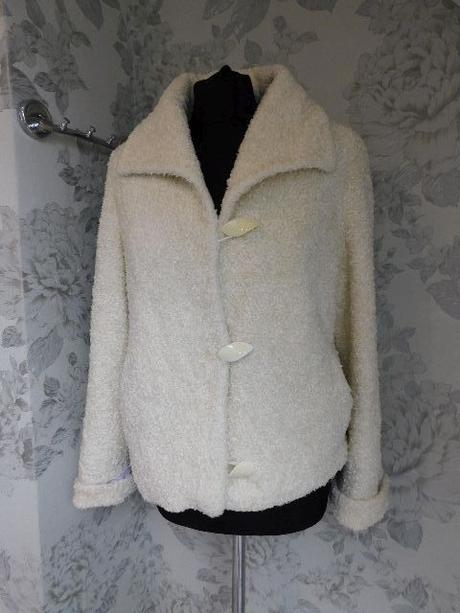 Pekny kratky kabatik, 40