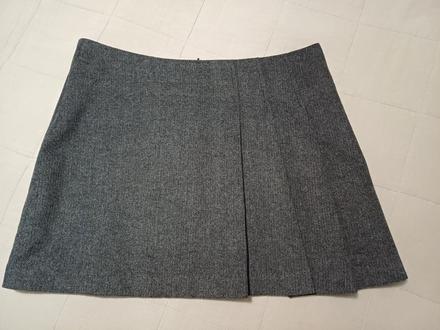 Kvalitná s trendy vlnená sukňa č.m/l, m