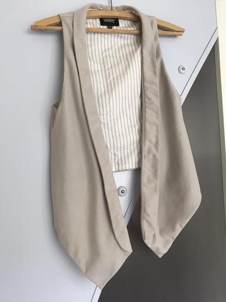 Zaujímavá vesta, reserved,40