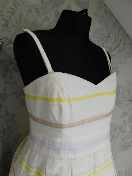 Luxusne velmi pekne šaty, 40