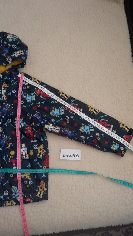 3135. vetrovka s kapucňou znač., 98