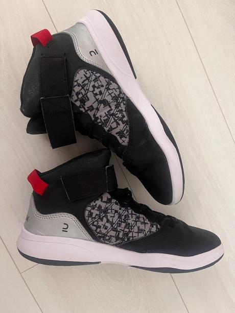 Basketbalové tenisky, 38