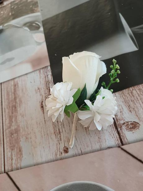 Svadovbné pierko pre ženícha, 