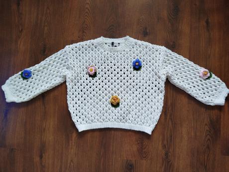 Maxi dierovaný sveter s kvetmi, m