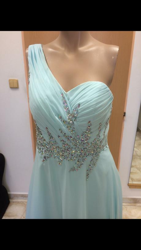 Spolocenske saty, 42