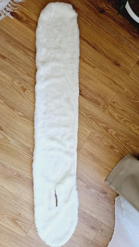 Biele boa na svadobné alebo spoločenské šaty,