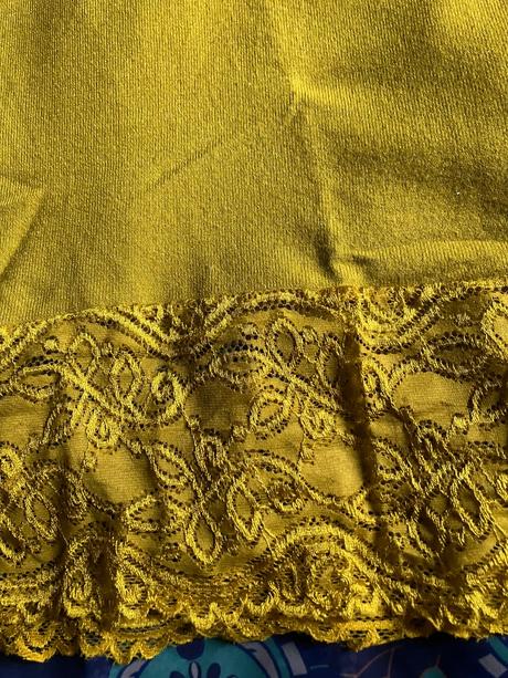 Úpletové šaty s krajkou, 36