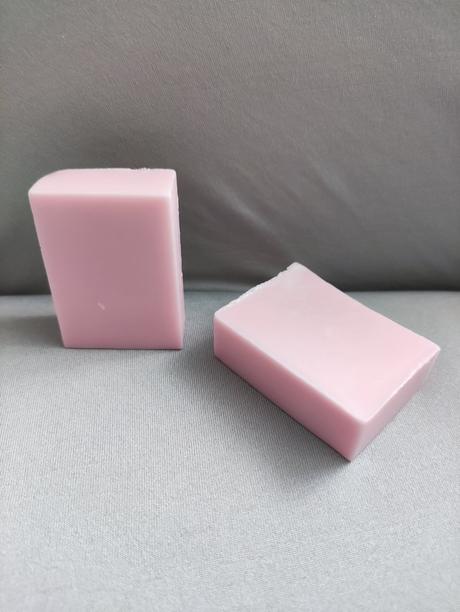 Mydlo z kozieho mlieka ružové,
