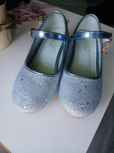 Šaty pre princeznú popolušku, 128