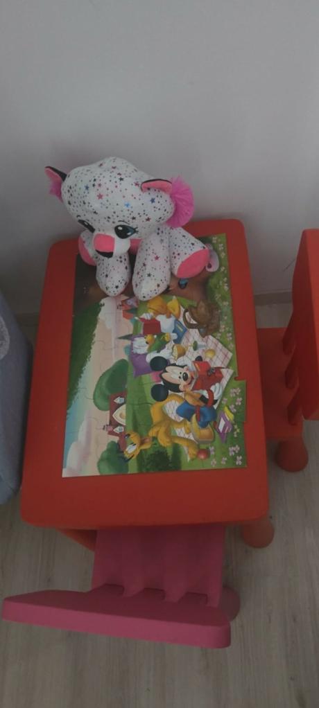 Stôl + stoličky mamut do detskej izby, 