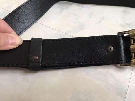 Opasok s mosadznou sponou,