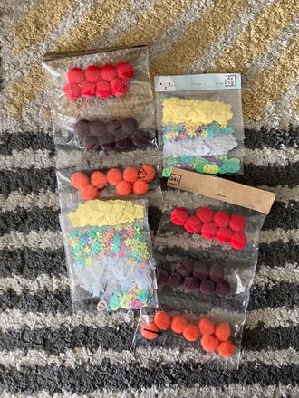 Plyšové guličky a trblietky na tvorenie, 