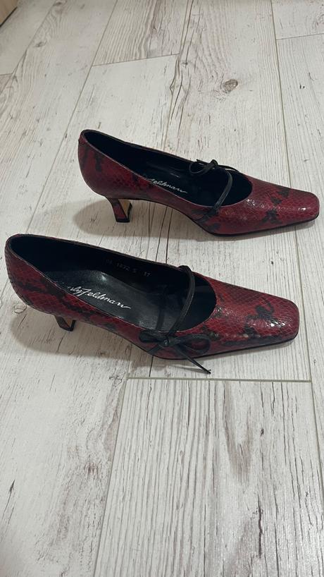 Bordove lodičky 37, 37