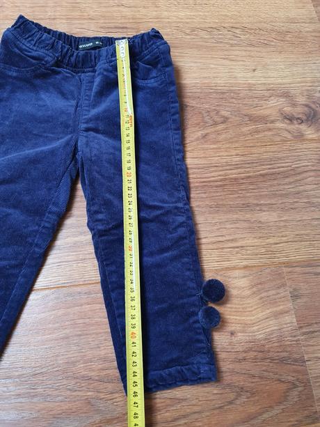 B950 menčestráky, zateplené, brmbolce, reserved,92