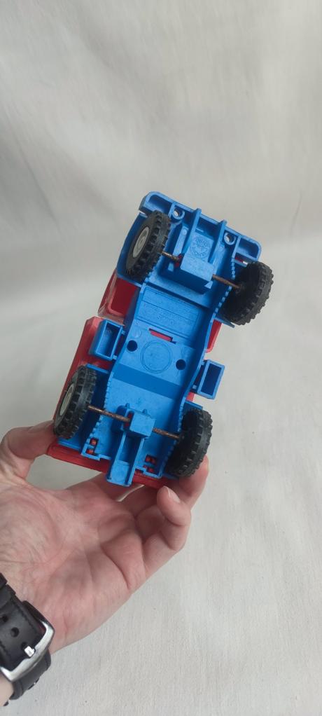 Unimog plastová hračka, 