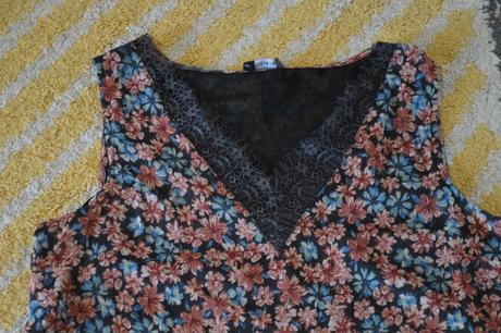 Kvetinkový top s čipkou, c&a,40 / l