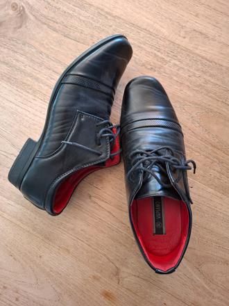 Spolocenske topanky, 37