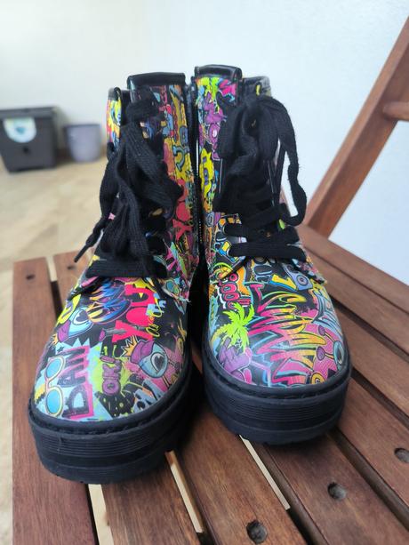 Vysoké šnurovacie topánky, 31