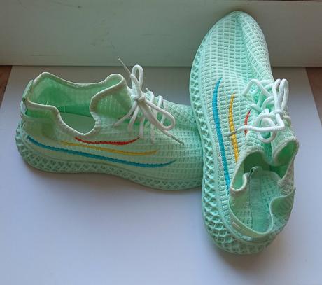 Látkové tenisky, 38