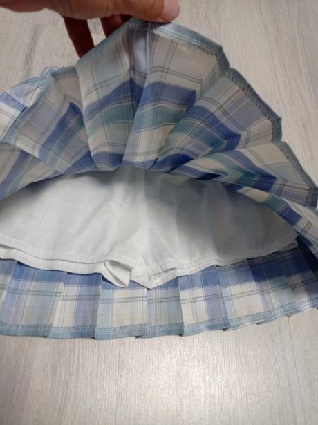 Plysovana sukňa ako nová, 134