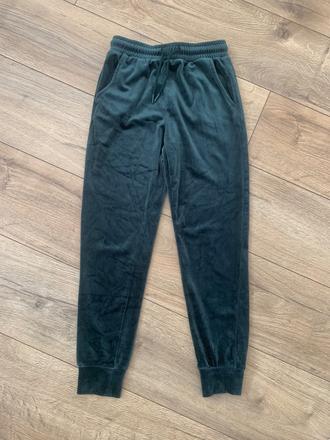 Velurove teplaky vel 140, 140