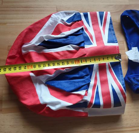 Karnevalové šaty s čiapkou na 7-8 rokov, 