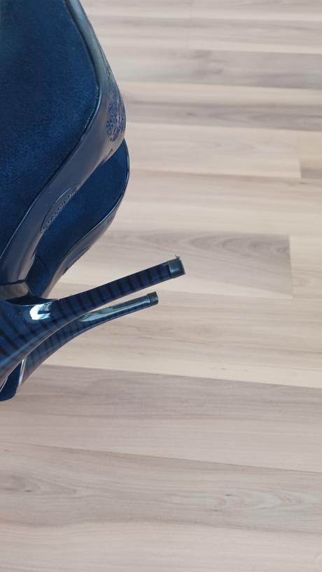 Tmavomodré lodičky, graceland,37