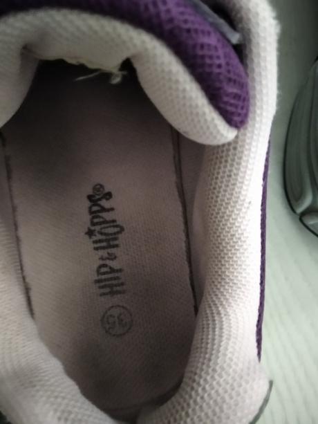 Fialové tenisky, 35