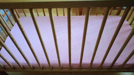 Detské drevené postieľky polohovateľné s matracmi., 