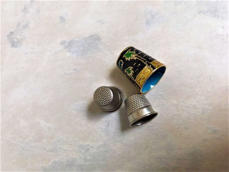 Kovový etno náprstok + 3 obyčajné, 