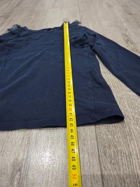 Tmavomodré tričko, 128